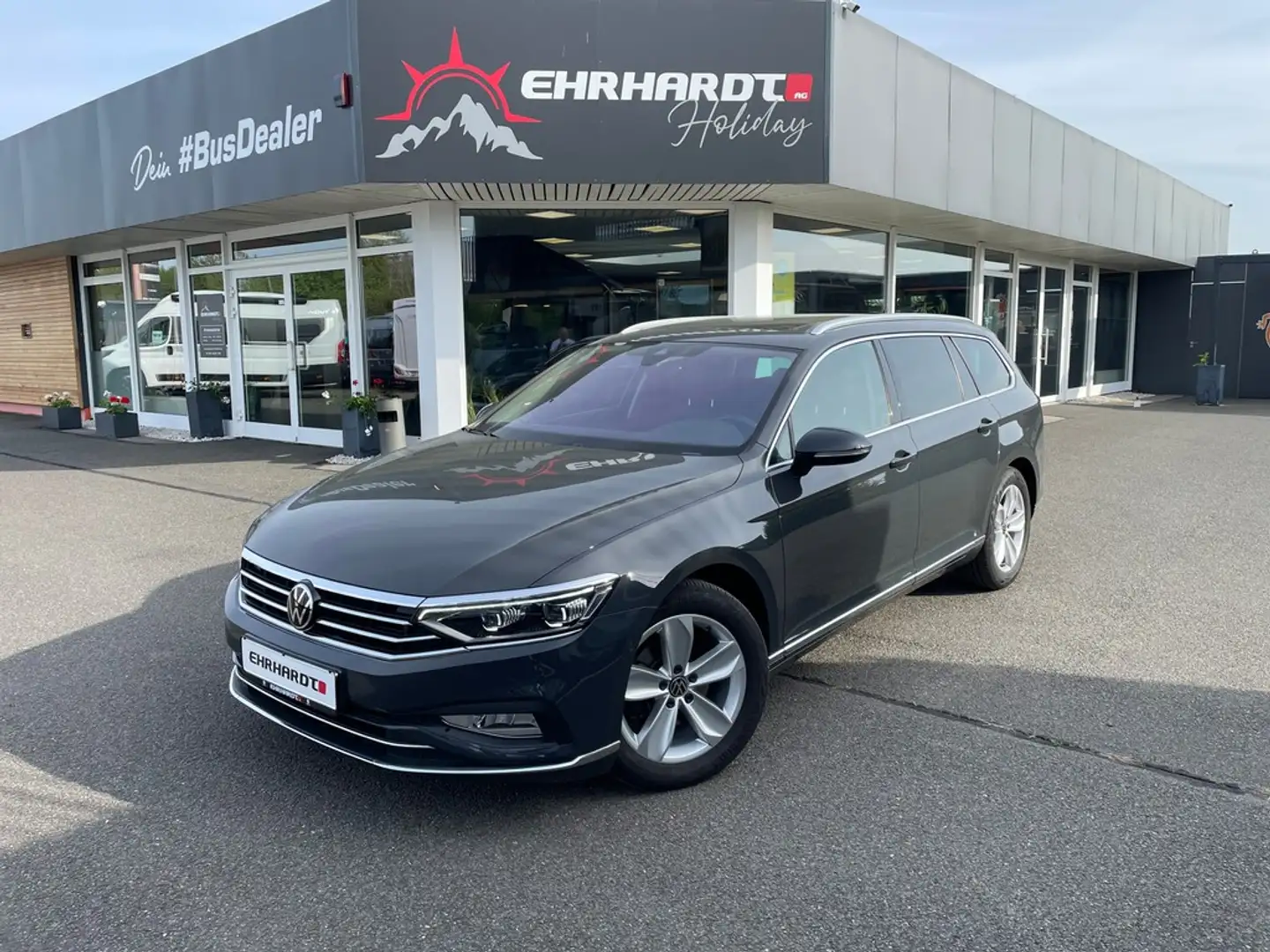 Volkswagen Passat Variant 1.5 TSI ACT Elegance PANO*AHK*IQ-LIGHT*STHZG*VI... Grau - 1