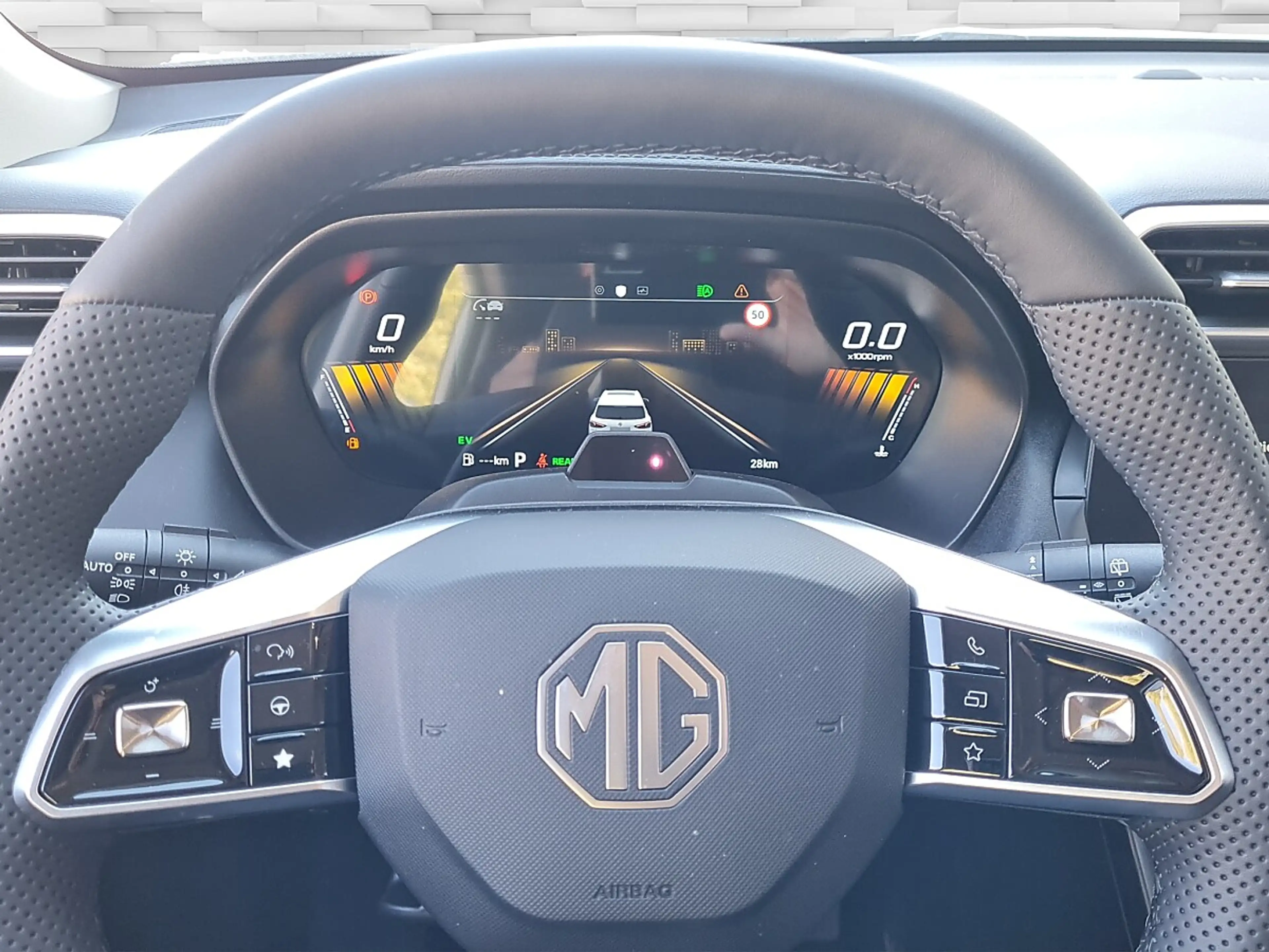MG ZS 1.5 Hybrid+ Luxury — photo 12