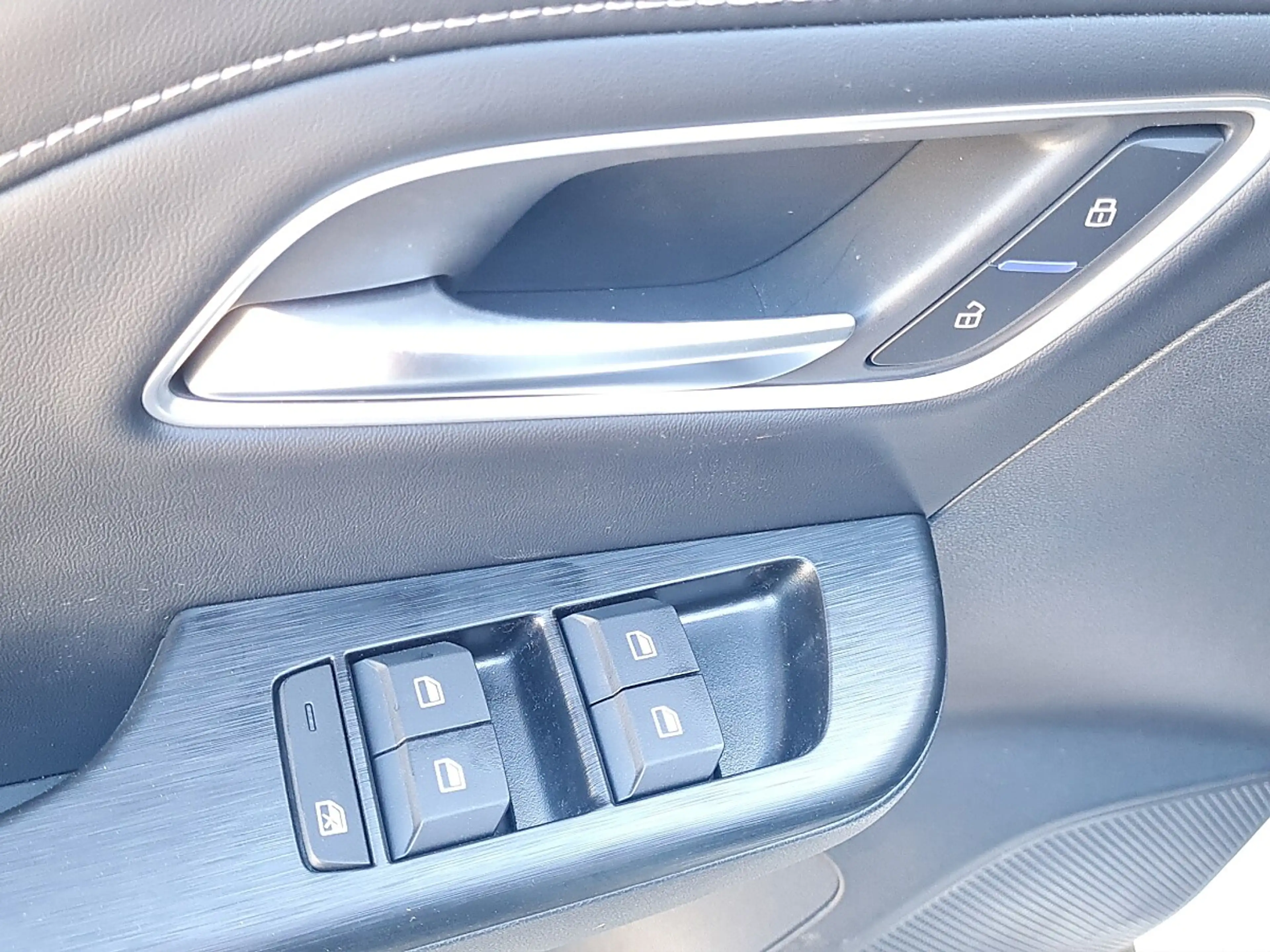 MG ZS 1.5 Hybrid+ Luxury — photo 15