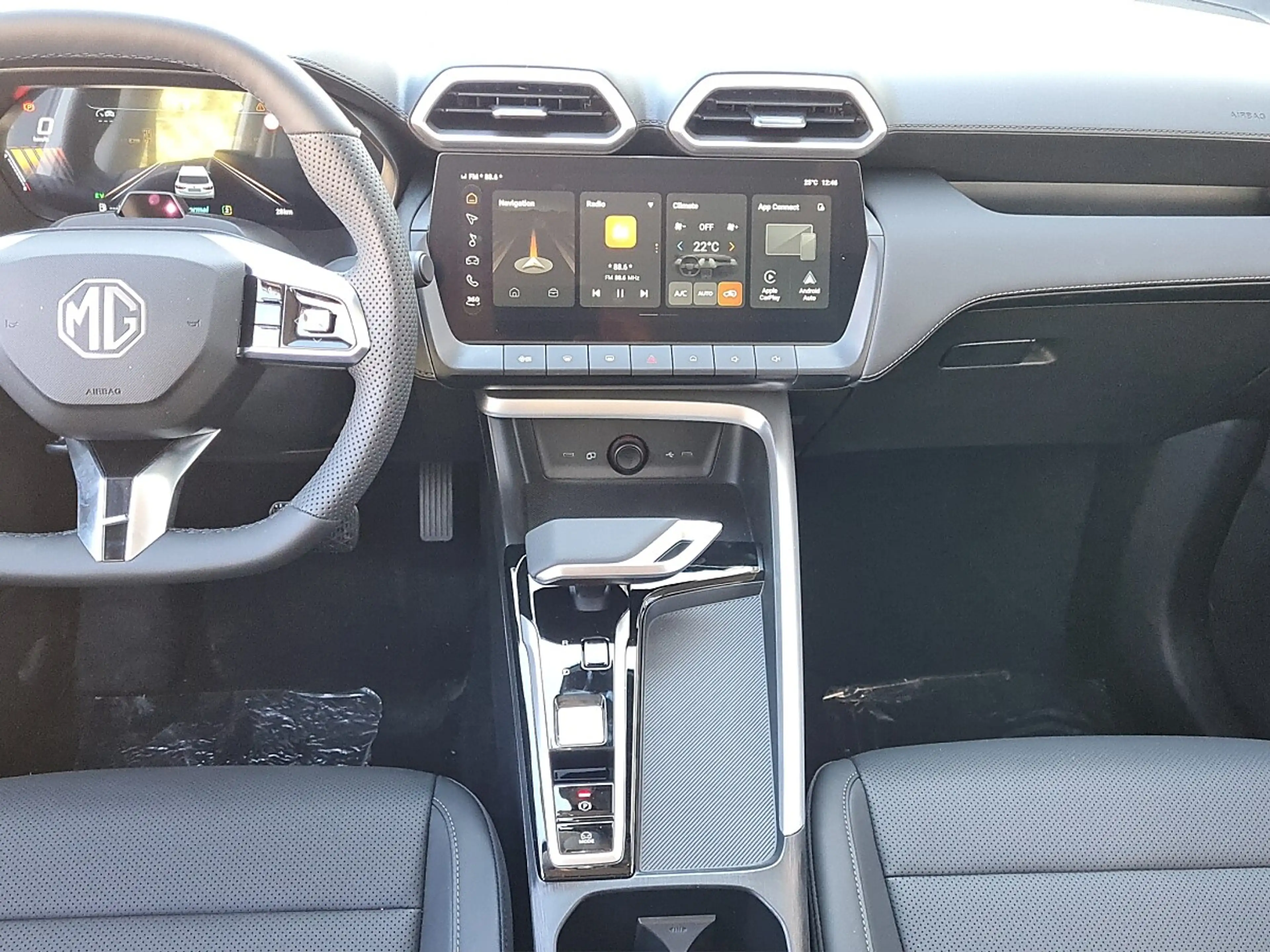MG ZS 1.5 Hybrid+ Luxury — photo 14