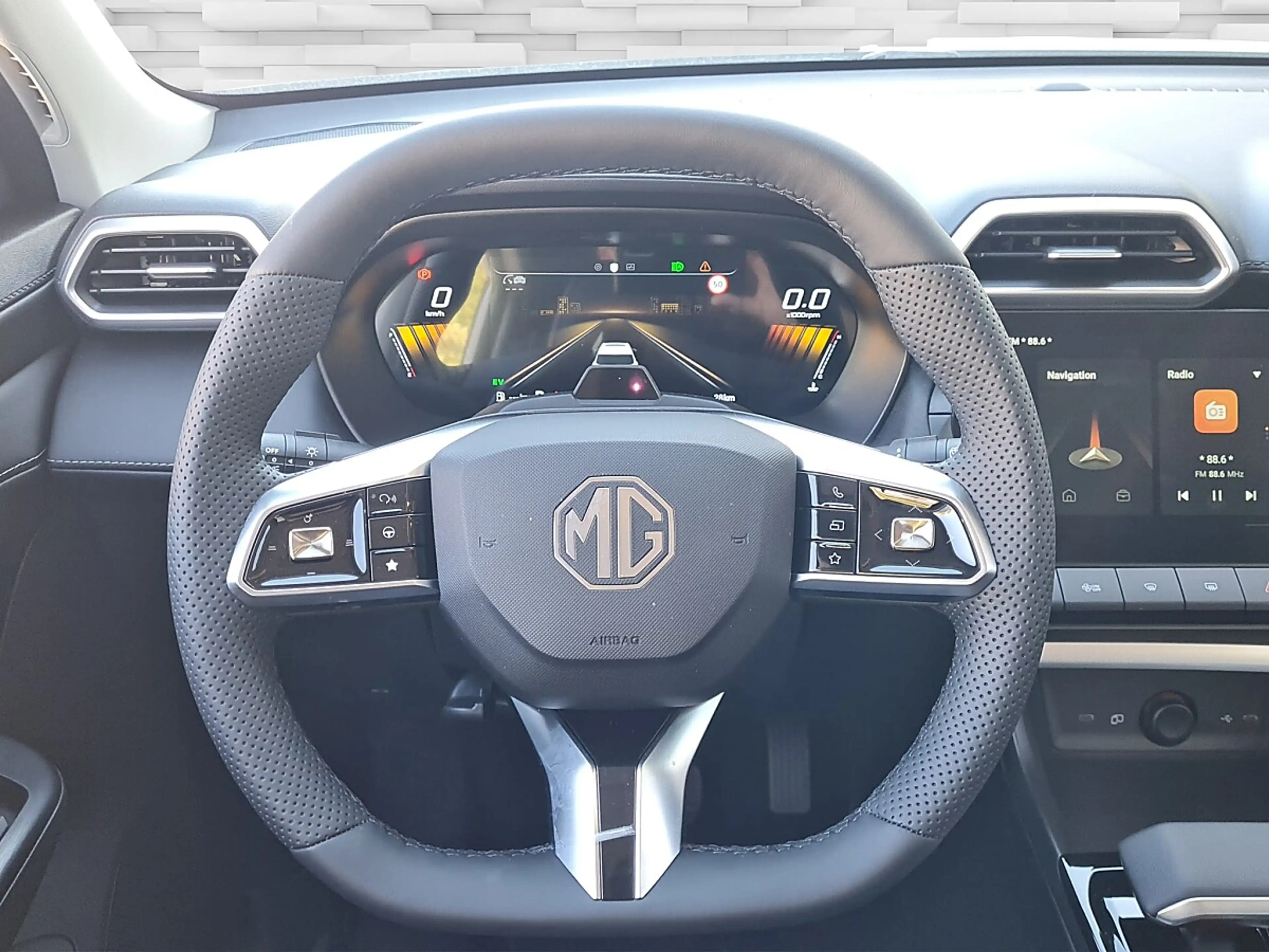 MG ZS 1.5 Hybrid+ Luxury — photo 11