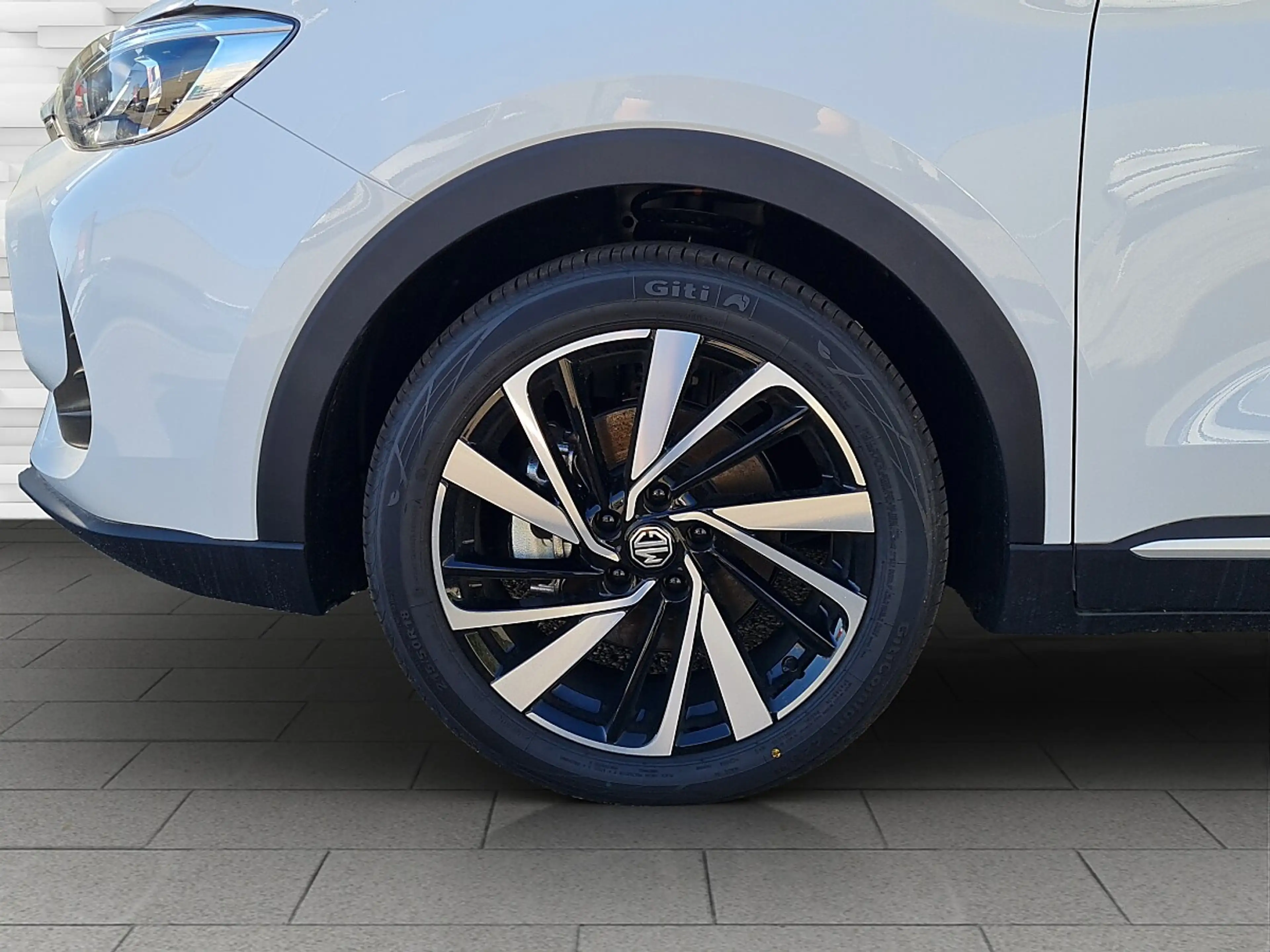 MG ZS 1.5 Hybrid+ Luxury — photo 6