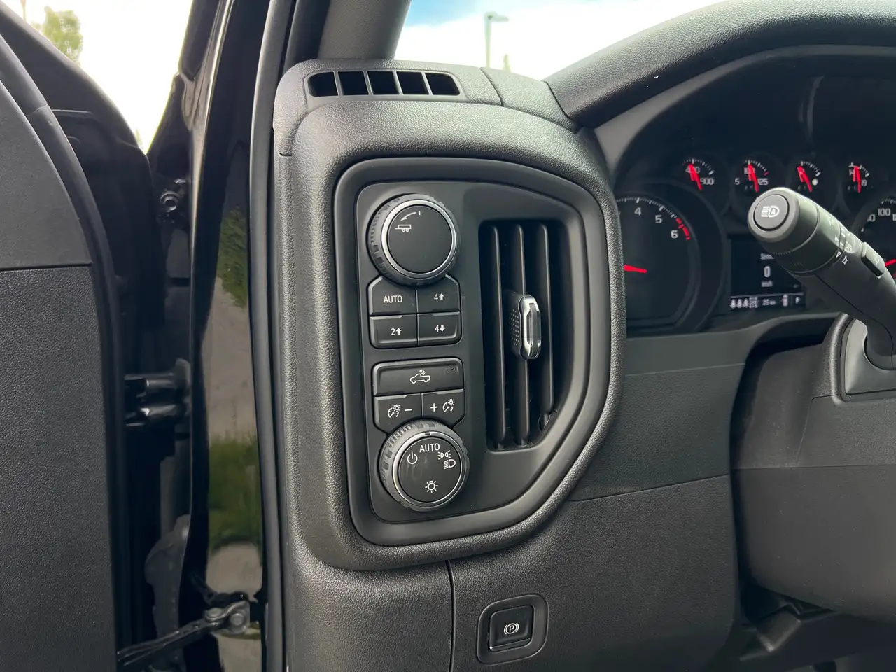 Chevrolet Silverado 1500 photo Chevrolet Silverado 1500