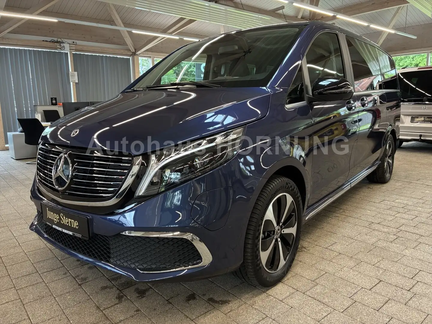 Mercedes-Benz EQV 300 EQV 300 AVANTGARDE*LANG*AIRMATIC*PANO*360*ED2023 Albastru - 2