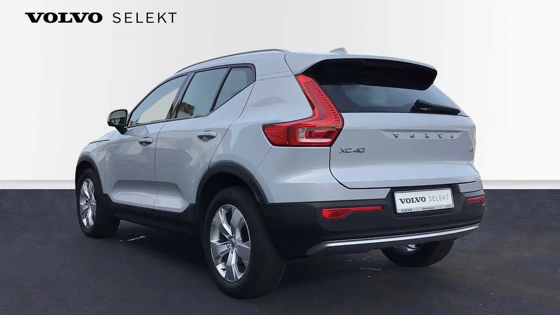 Volvo XC40 Momentum Pro D3 Geartronic Argent - 2