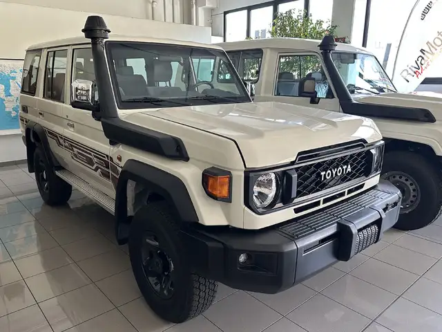 Toyota Land Cruiser GRJ 76 4.0 V6. CAMBIO MANUALE.