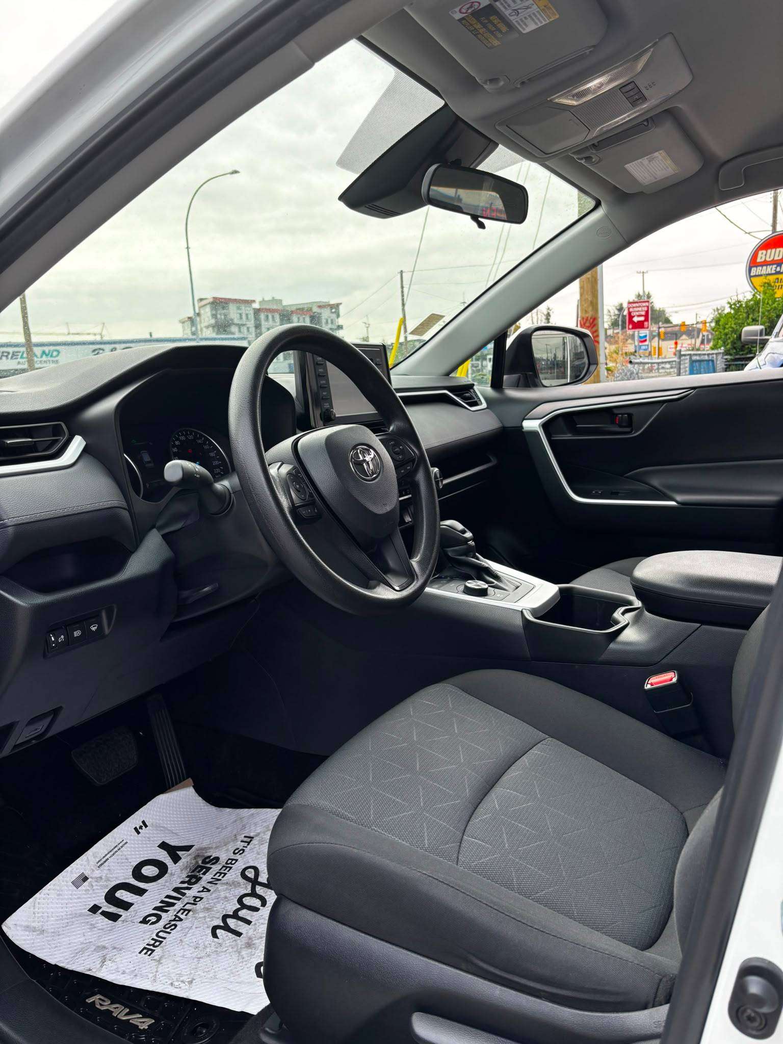 2022 Toyota RAV4 Hybrid — view 10