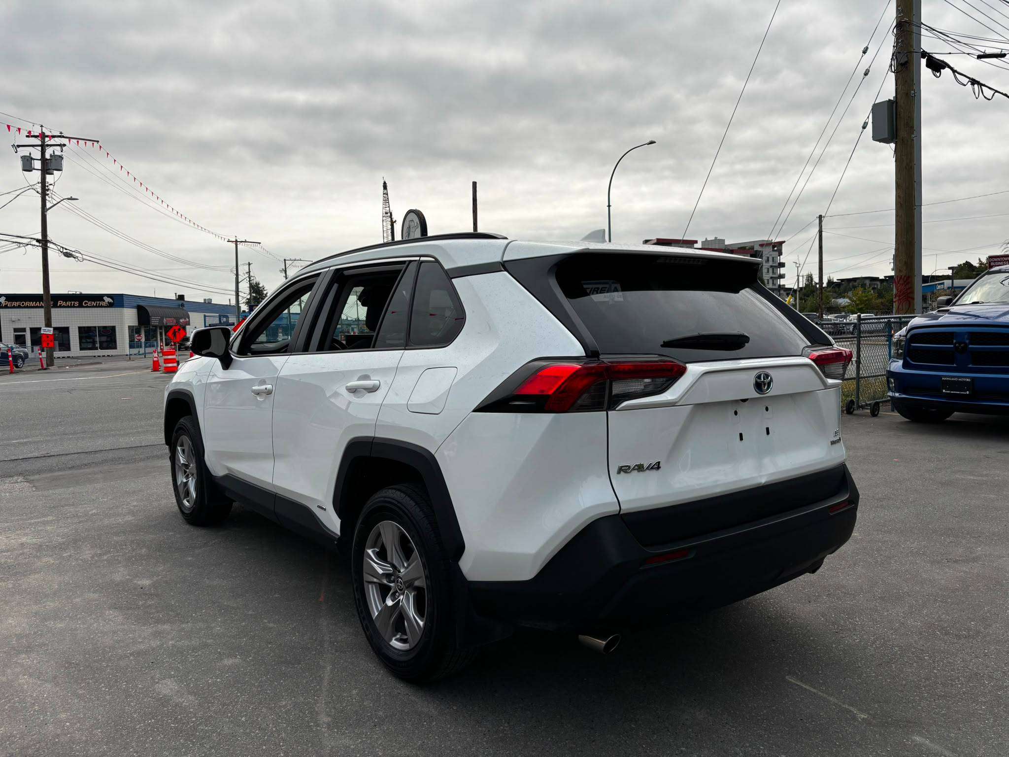 2022 Toyota RAV4 Hybrid — view 6