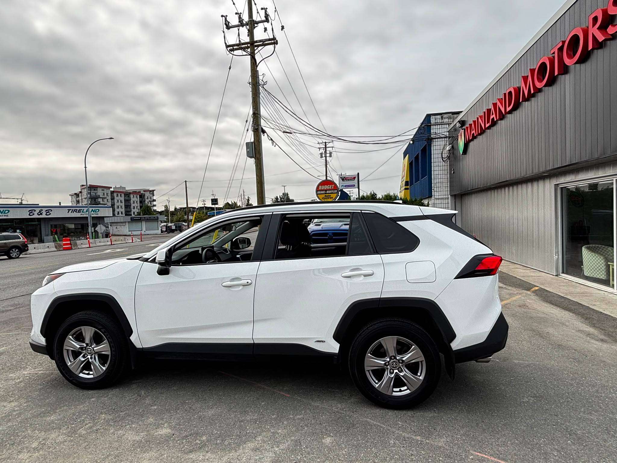2022 Toyota RAV4 Hybrid — view 7