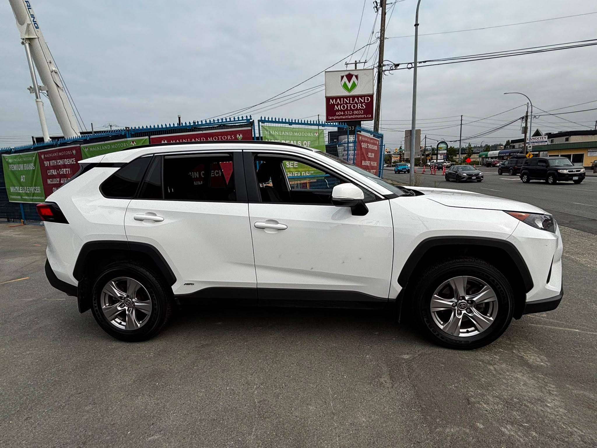2022 Toyota RAV4 Hybrid — view 3