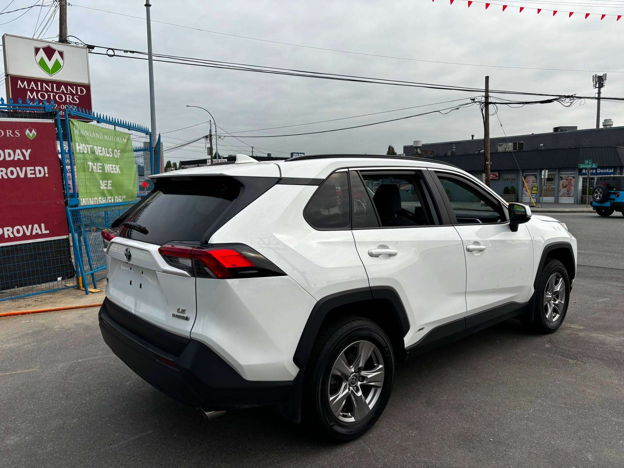 2022 Toyota RAV4 Hybrid — view 4