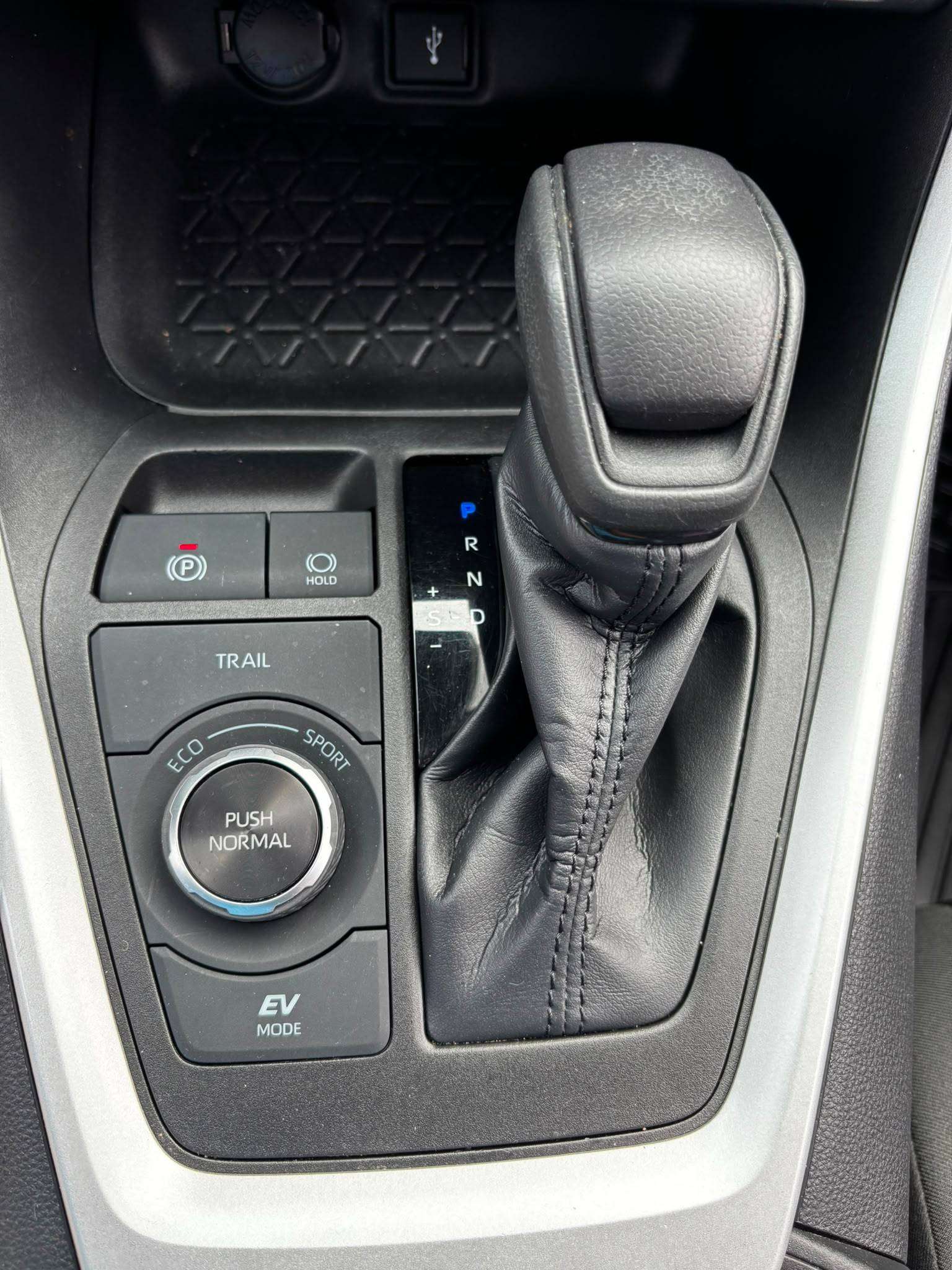 2022 Toyota RAV4 Hybrid — view 14