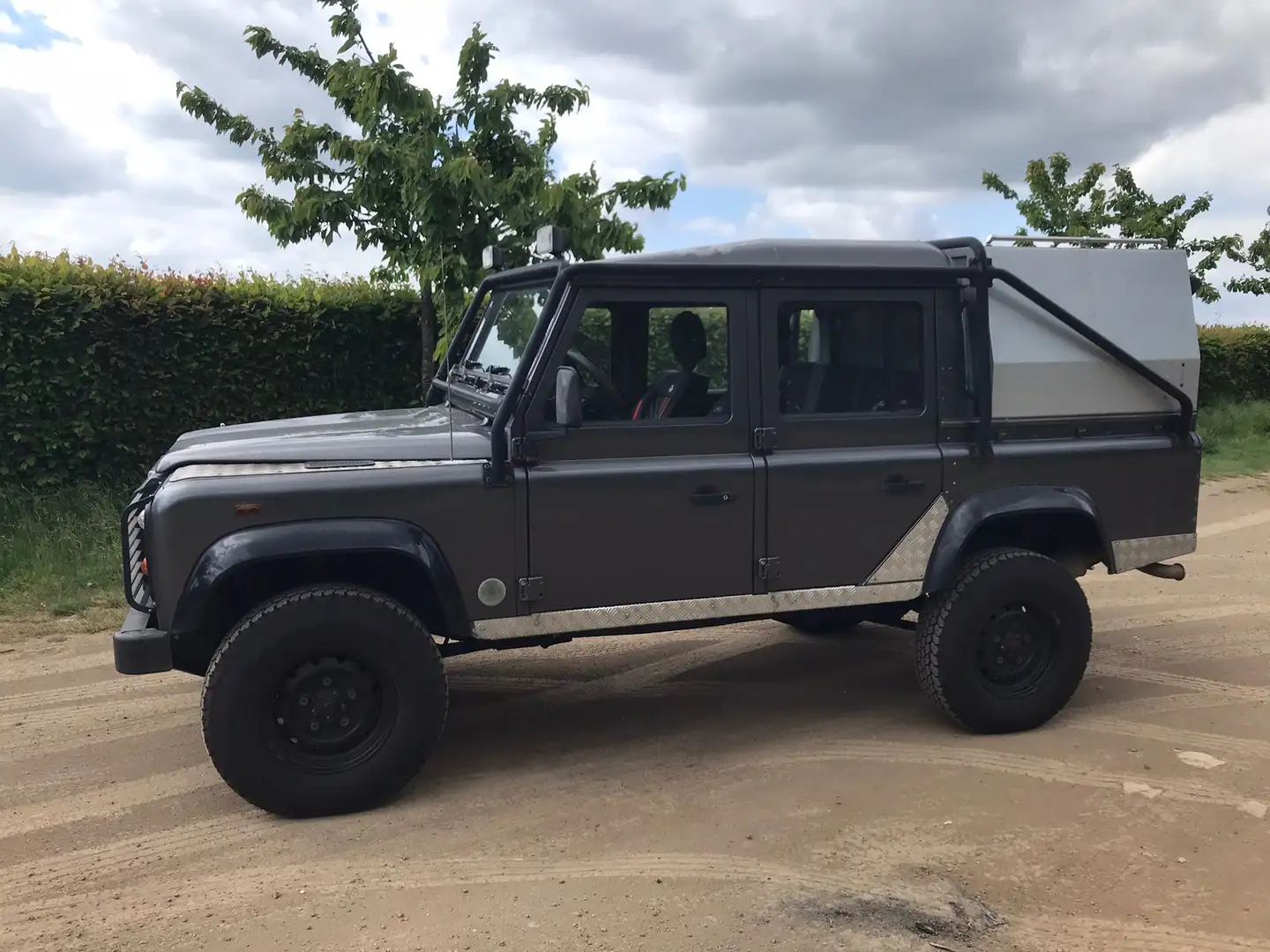 Land Rover Defender Defender 110 TD5–Tomb Raider/Lara Croft Edition Brun - 1