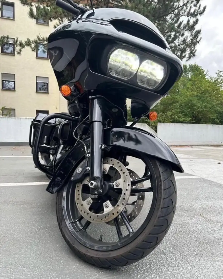 Harley-Davidson Road Glide Negru - 1
