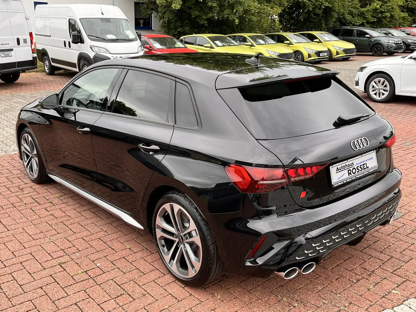 Audi S3 Sportback 2.0 TFSI S tron quattro 18" Alu Zwart - 2