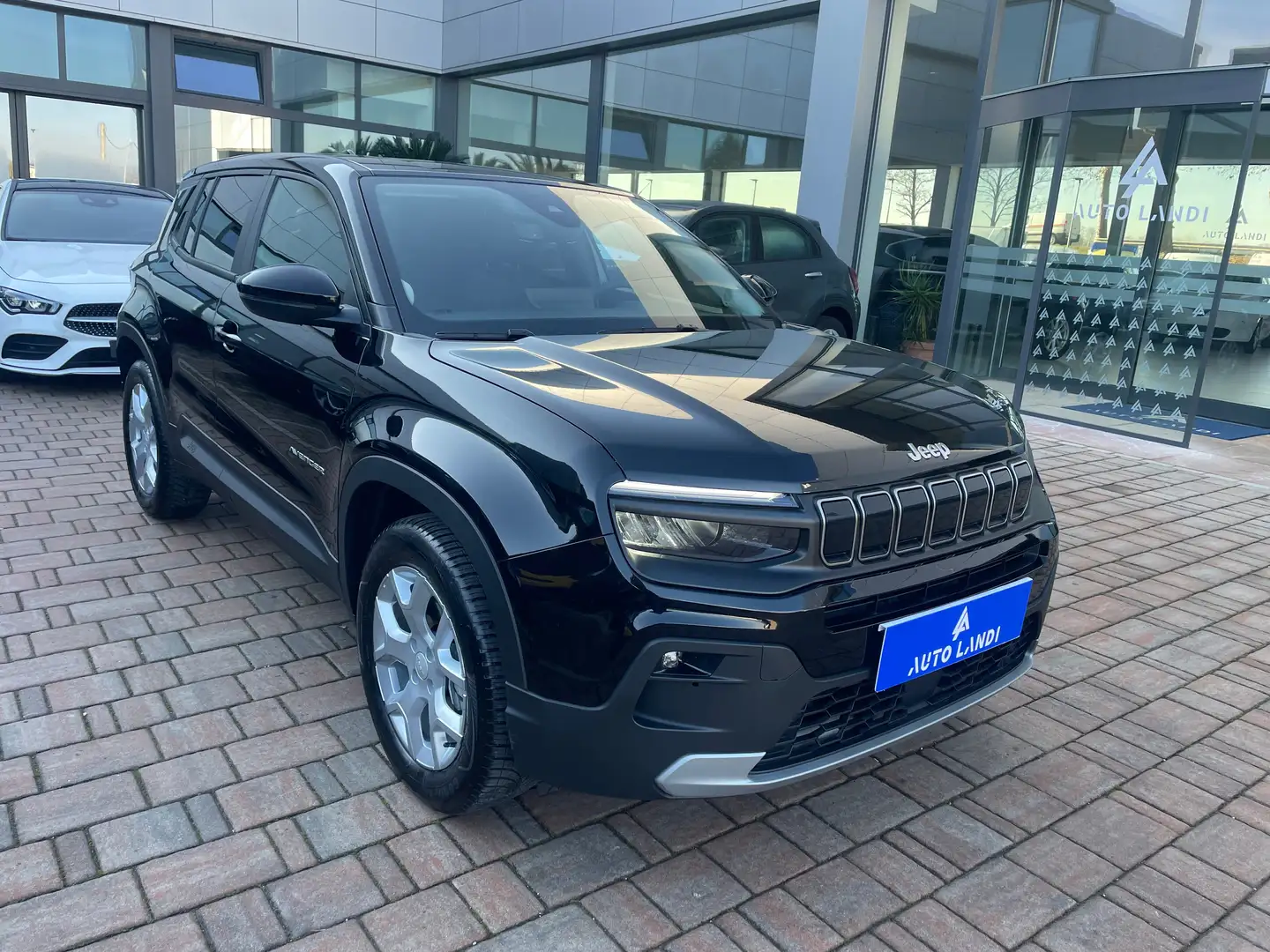 Jeep Avenger Avenger 1.2 turbo Altitude fwd 100cv Чорний - 2