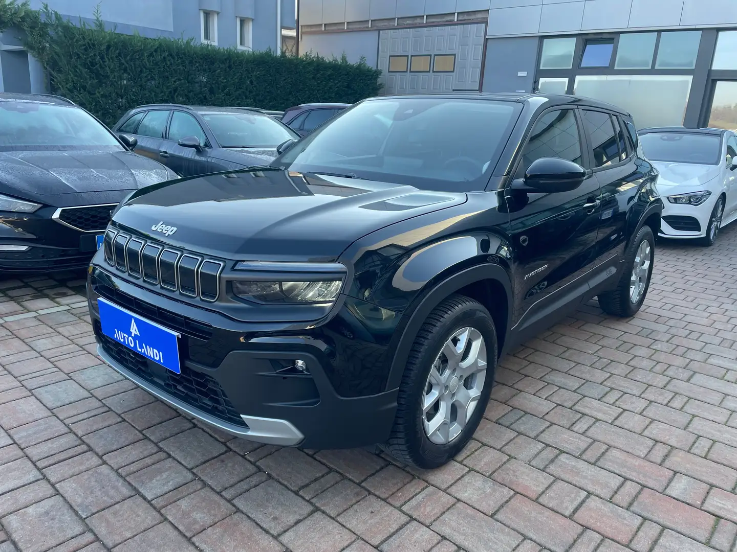 Jeep Avenger Avenger 1.2 turbo Altitude fwd 100cv Чорний - 1