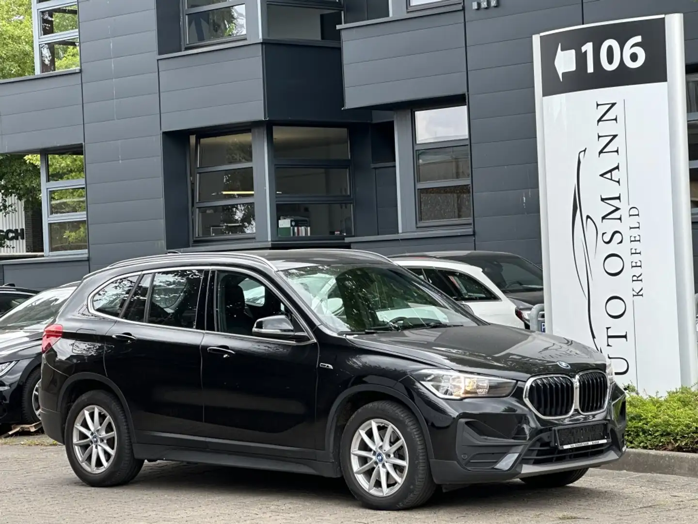 BMW X1 xDrive25e Advantage   Harman-Kardon Schwarz - 1