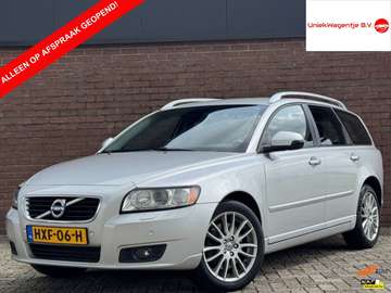 2.5 T5 AWD MOMENTUM | LIMITED EDITION! | TREKHAAK!