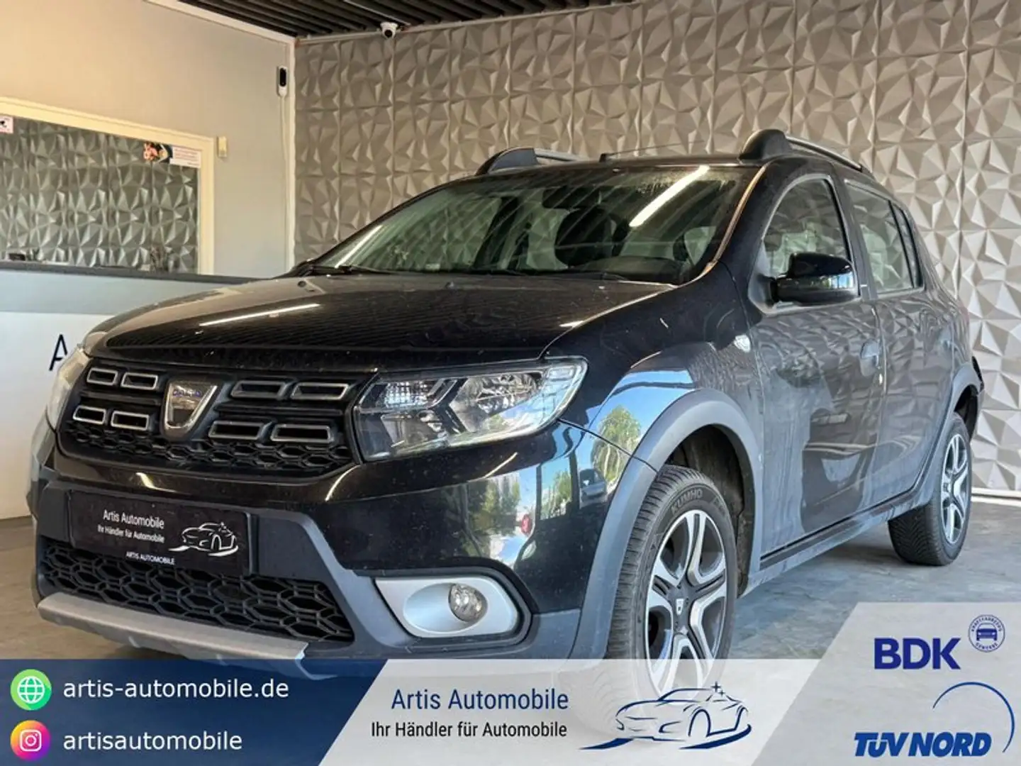 Dacia Sandero II STEPWAY CELEBRATION*NAVI*KLIMA*KAMERA Schwarz - 1