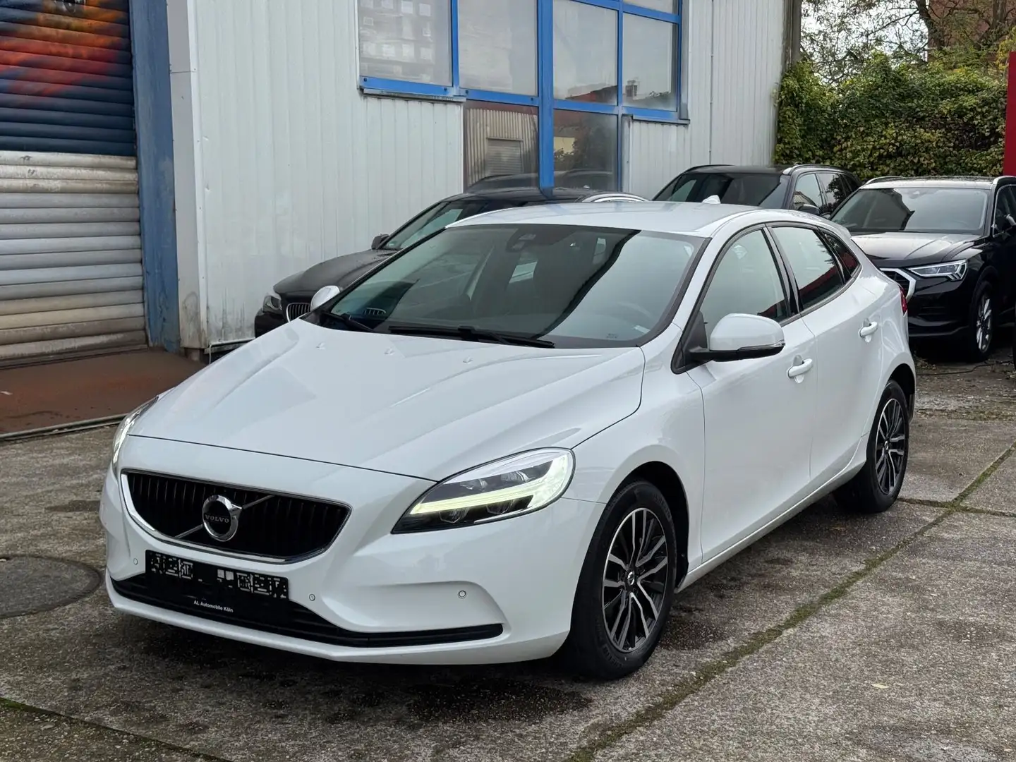 Volvo V40 Momentum/LED/Tempo/PDC/Navi/1 Hand Weiß - 1