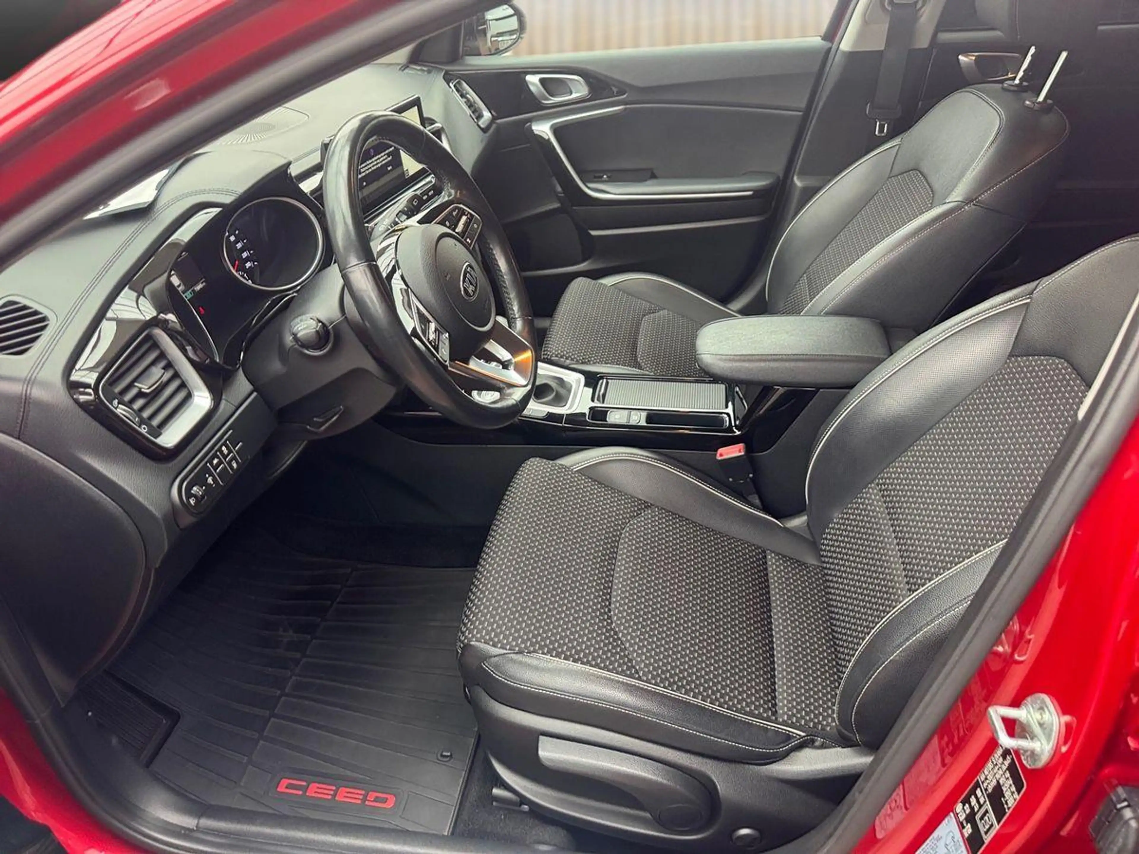 Kia XCeed Vision 1.6 Diesel — photo 8