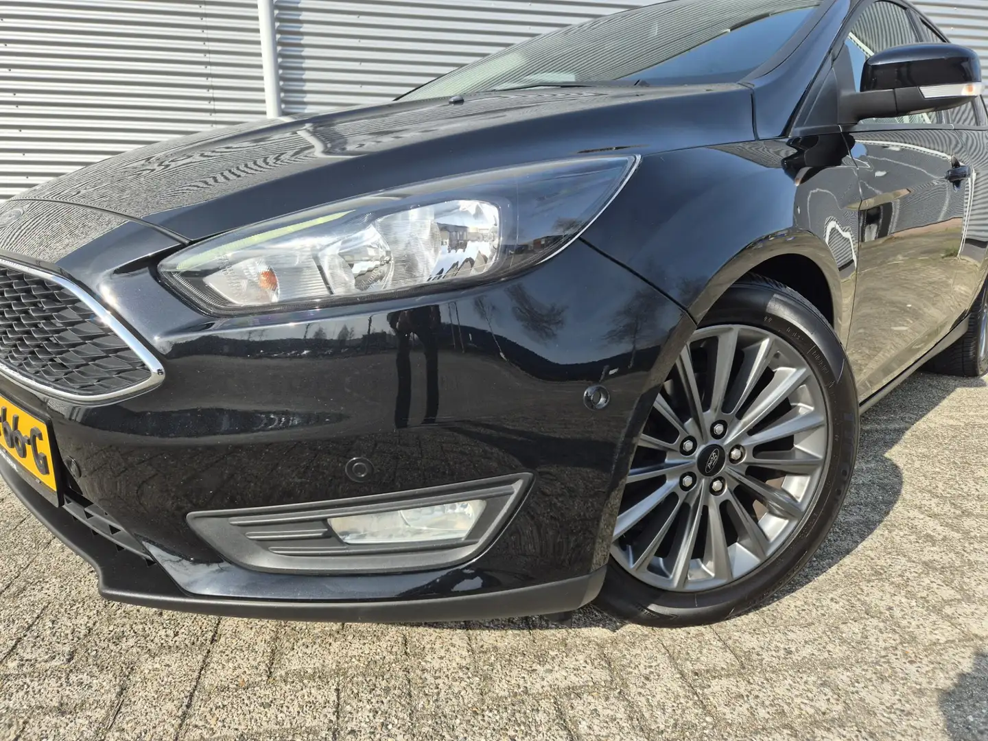 Ford Focus Wagon 1.0 Titanium Edition,Navigatie,voorruit/stoe Schwarz - 2