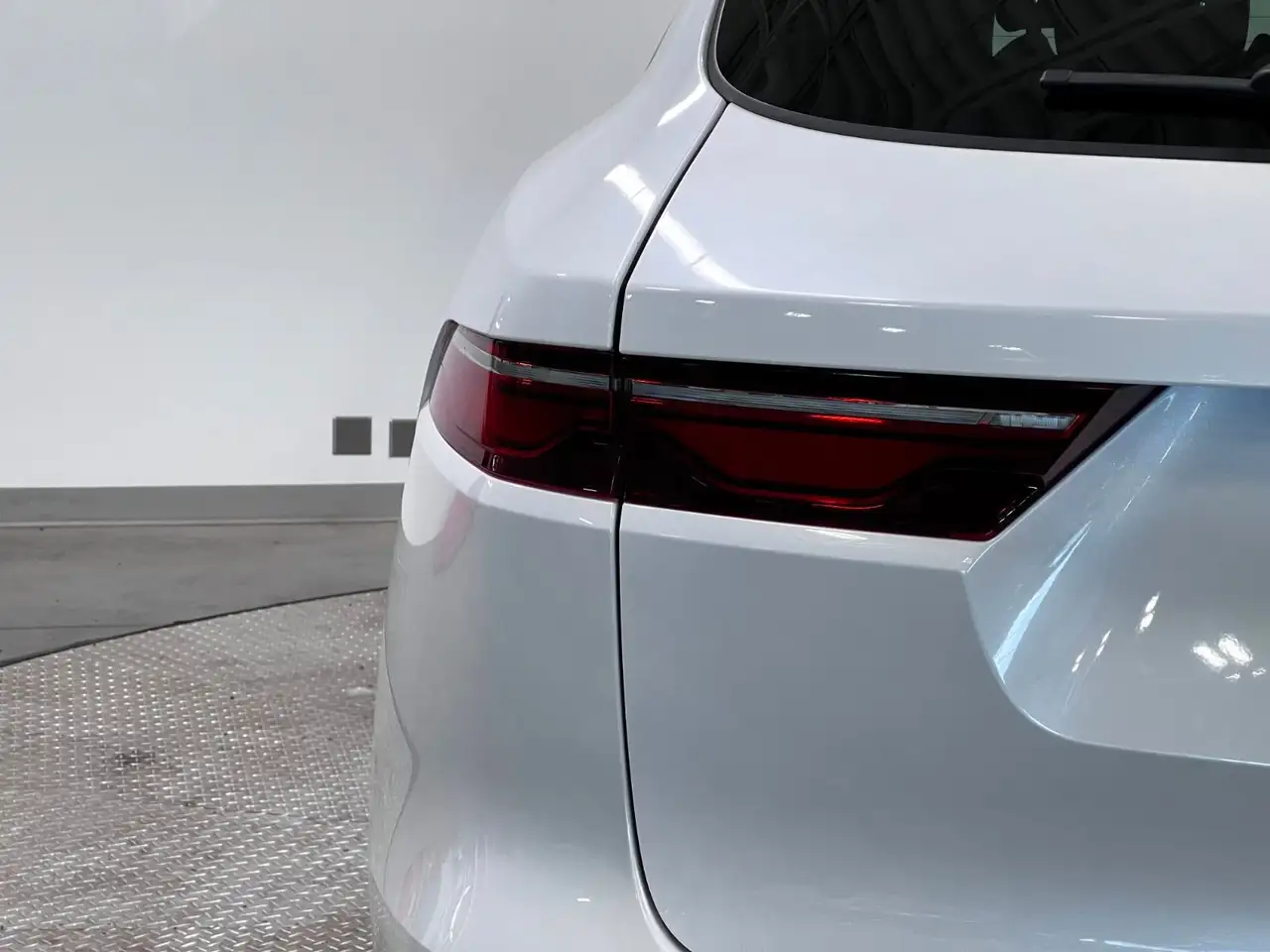 Jaguar F-Pace снимка Jaguar F-Pace