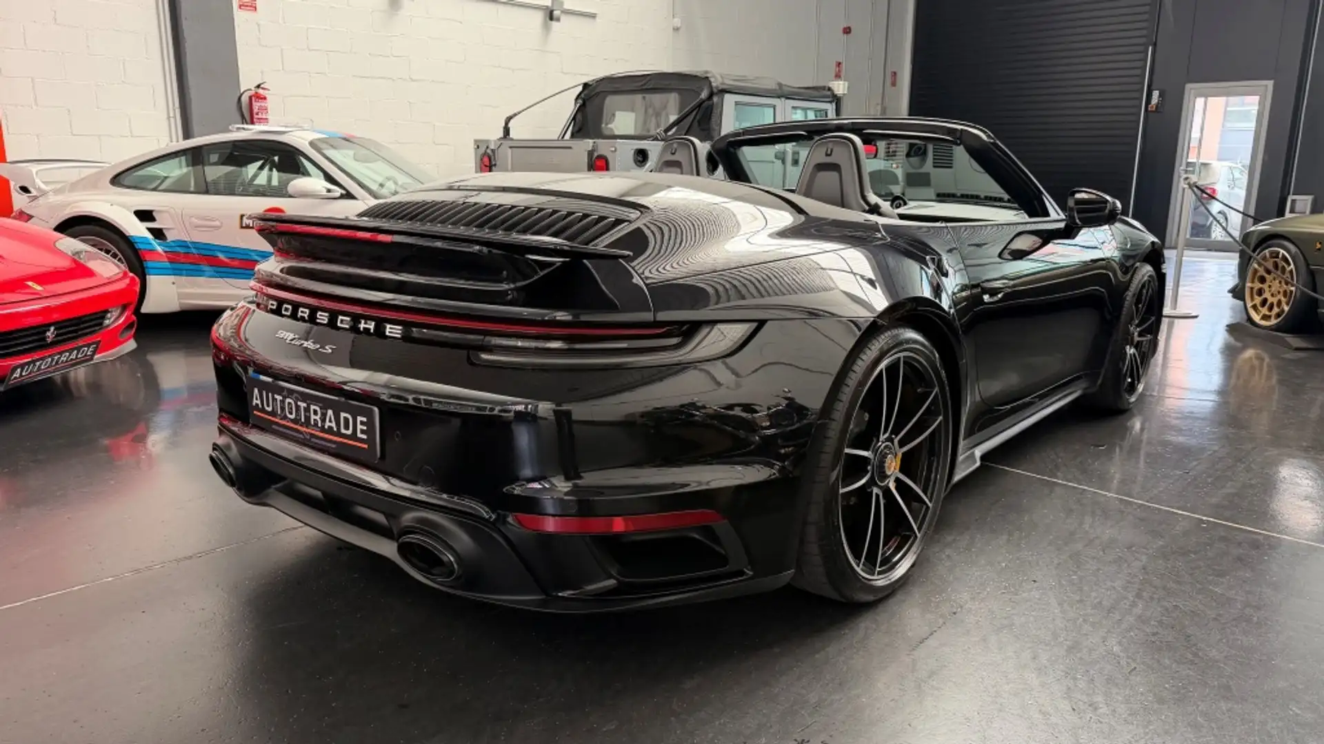 포르쉐 911 Turbo S Cabriolet 2024 검정 사진 2