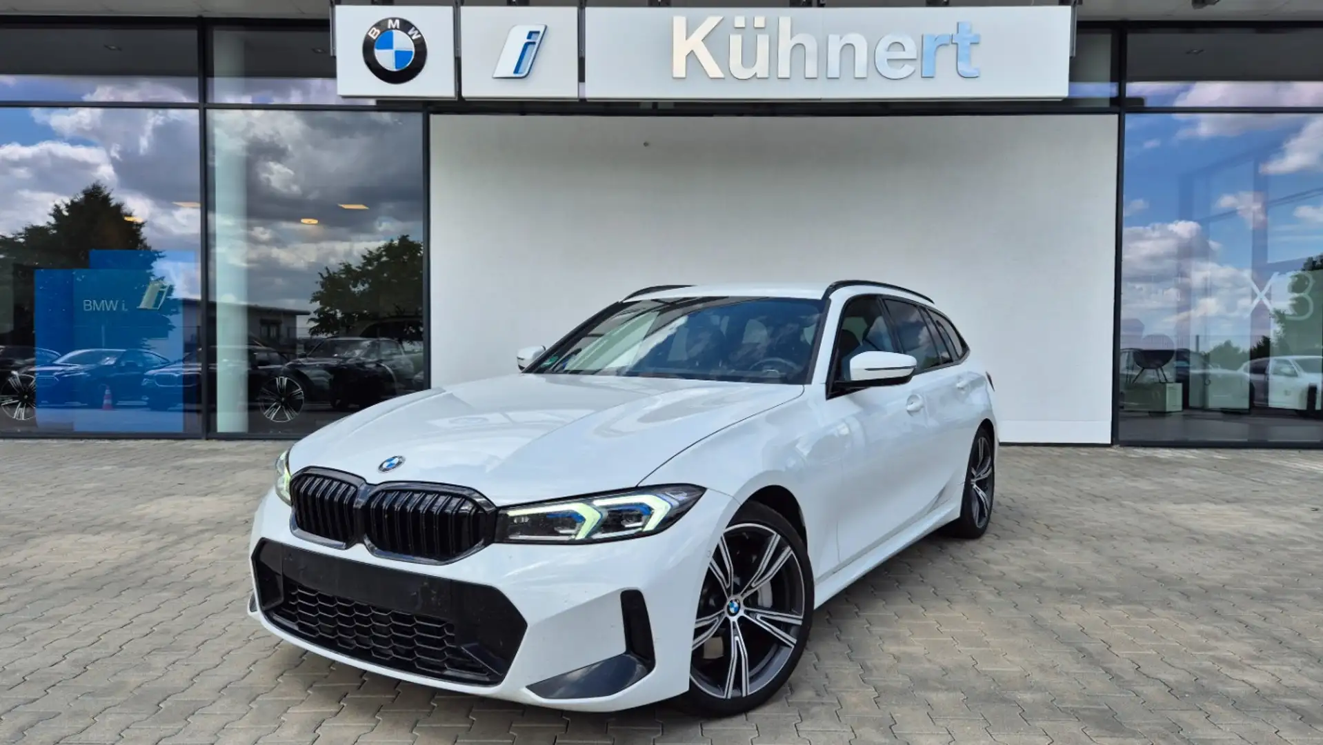 BMW 330 d xDrive touring ///M-Sport/SpurAss/StHzg/AHK/Alar Білий - 1