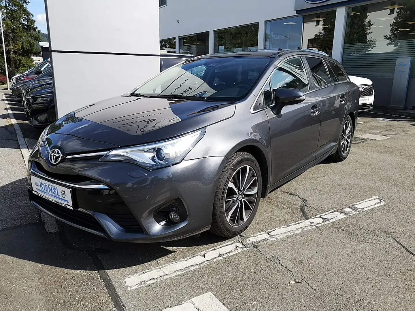 Toyota Avensis 2,0 D4-D Active Plus Gris - 1