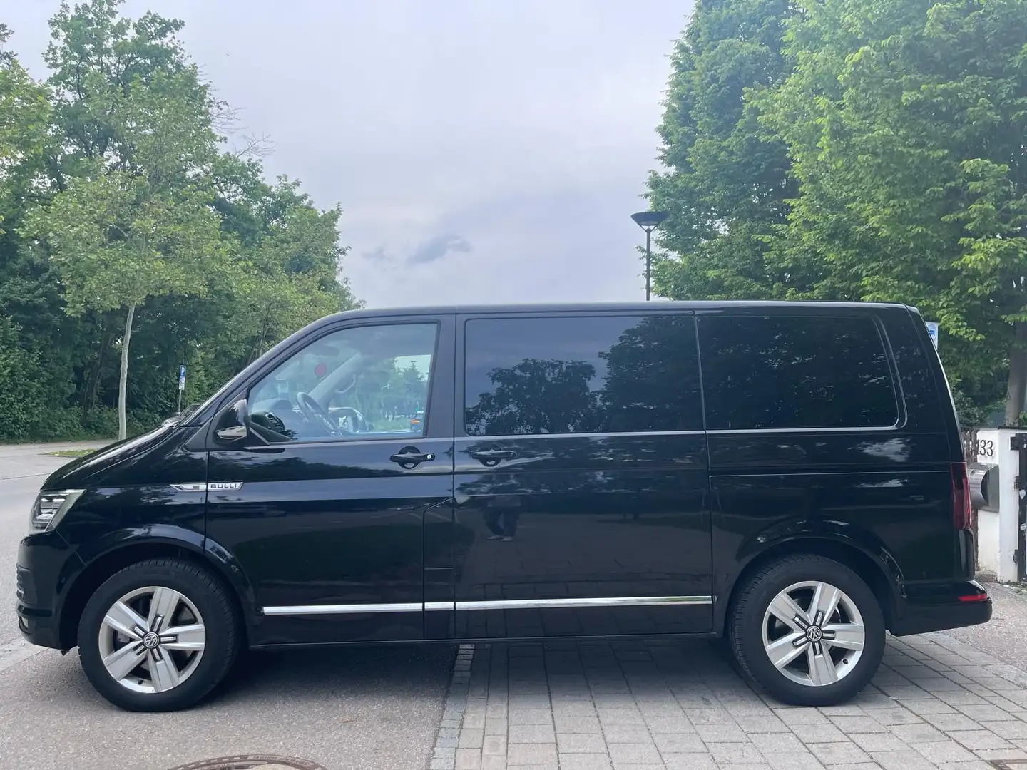 Volkswagen T6 Multivan Bus 70 Jahre Bulli*TÜV NEU*KD NEU* Noir - 2