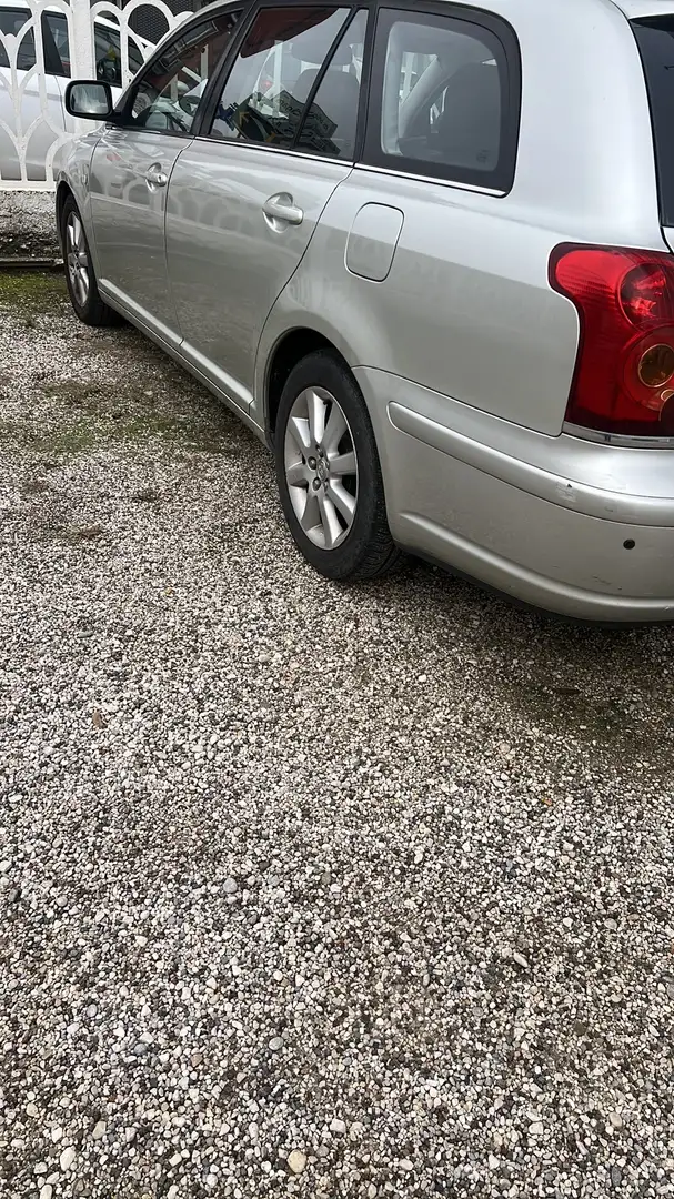Toyota Avensis 2.0 d-4d 16v SW - 2