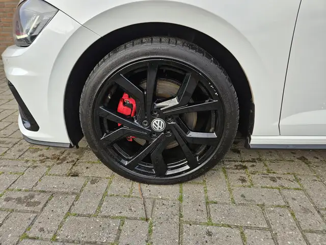 Volkswagen Polo view 4