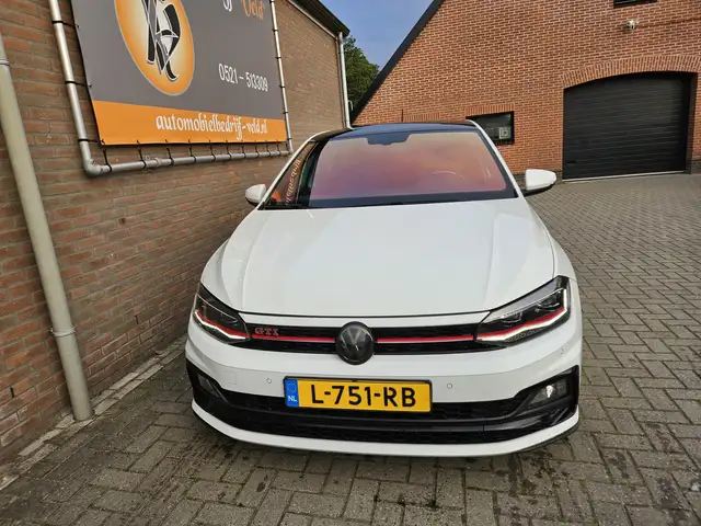Volkswagen Polo view 2