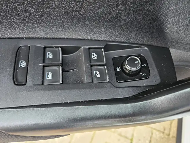 Volkswagen Polo view 6