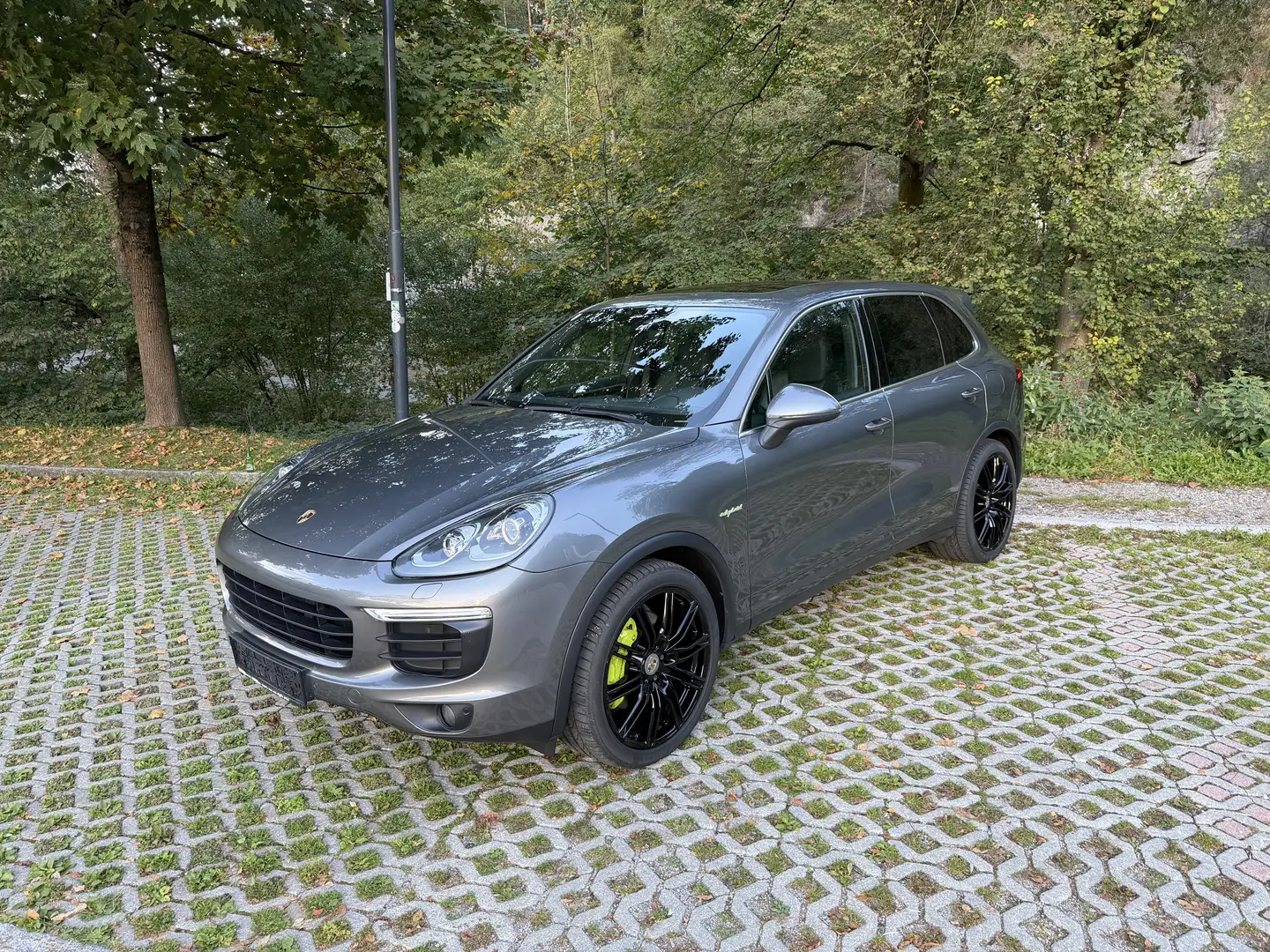 Porsche Cayenne II S PHEV Hybrid Aut. Grau - 1