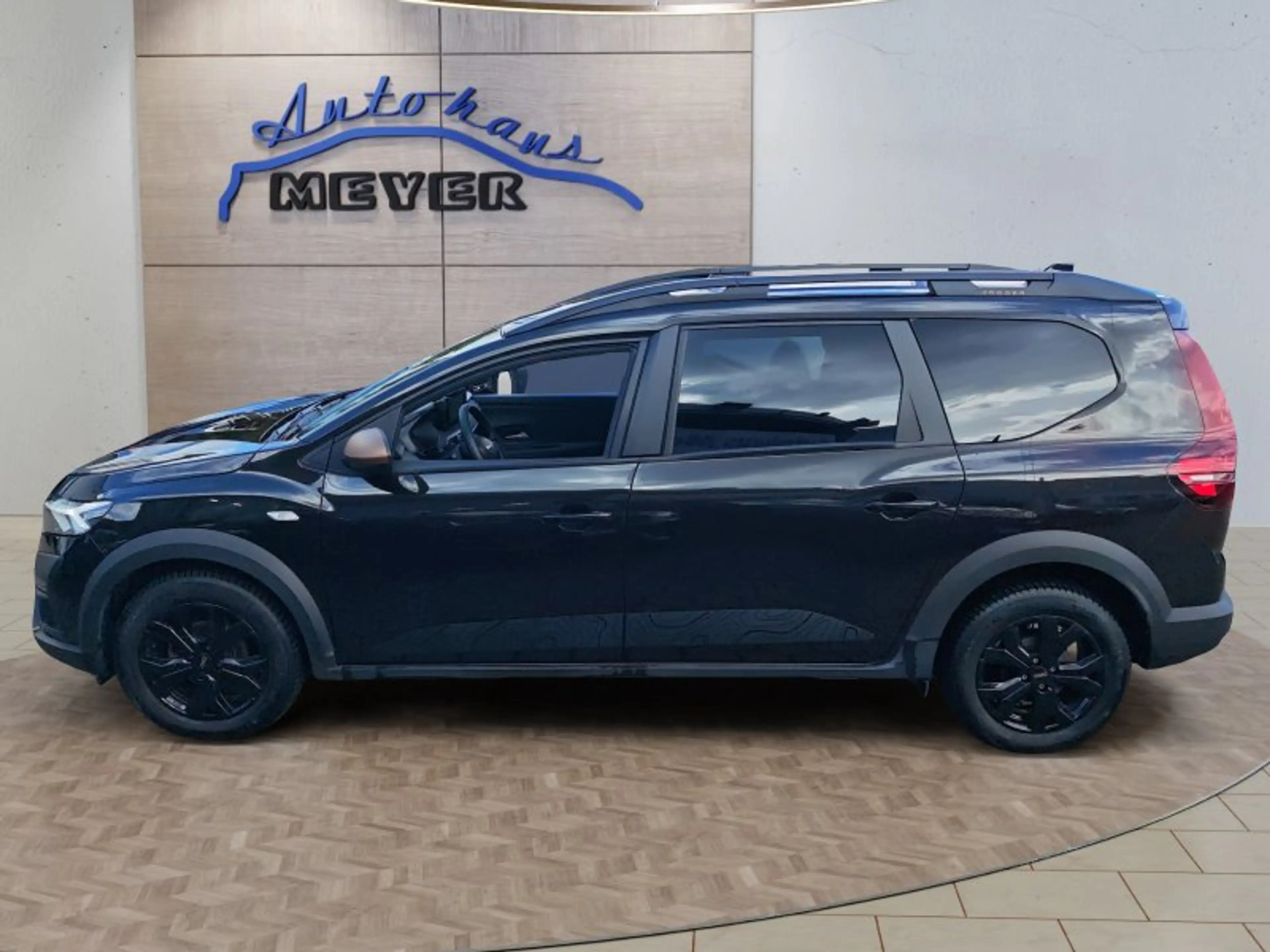 Dacia Jogger 1.0 TCe 110 Extreme+  Navi/Temp./Winterp. — photo 2