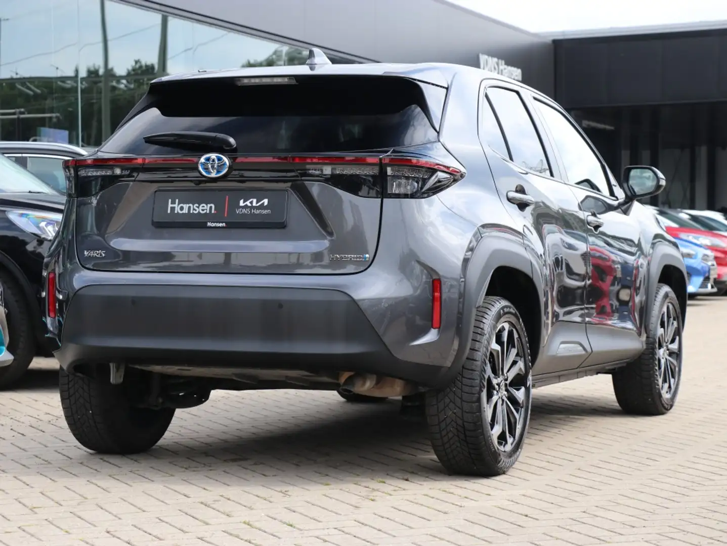 Toyota Yaris Cross 1.5 Hybrid 115 Dynamic I Apple/Android Navi I LED Grijs - 2
