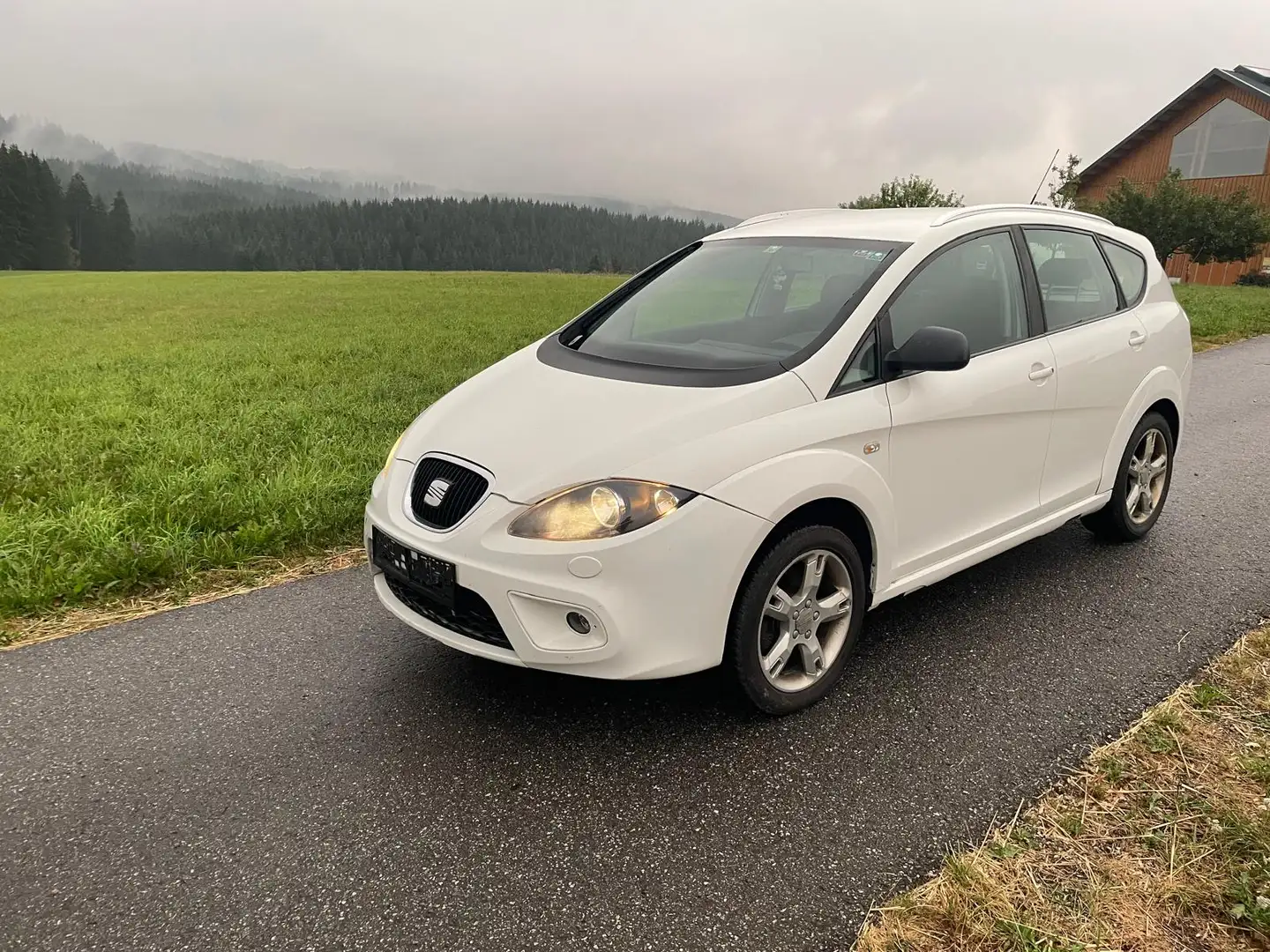 SEAT Altea XL Altea XL Freetrack 2,0 4WD TDi DPF Freetrack Weiß - 2