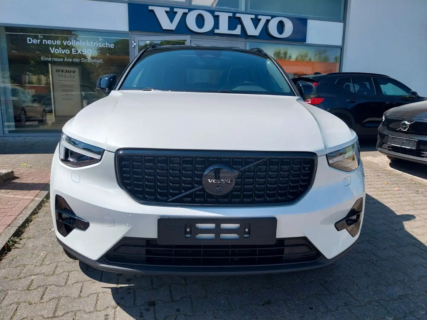 Volvo XC40 B3 Ultra Black Edition 2WD Weiß - 2