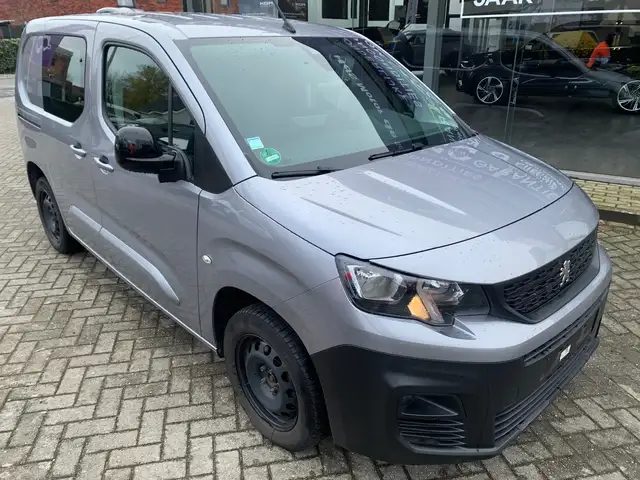 Peugeot Partner L2 3-zit 1.5 HDI EAT8 **PROPER + 1J GARANTIE**