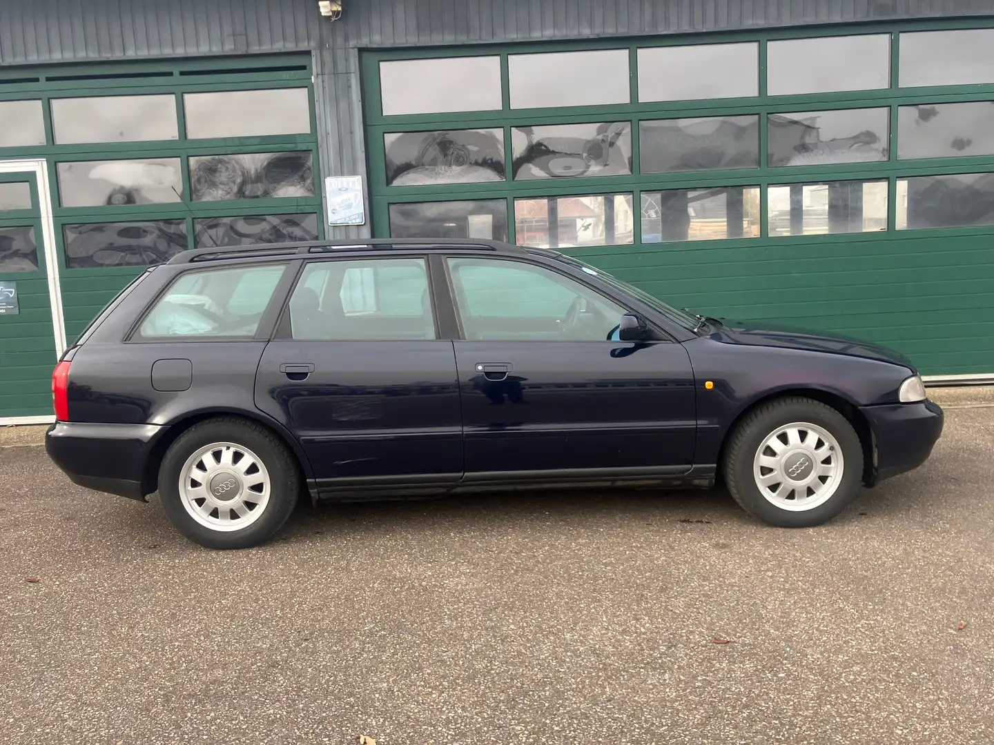 Audi A4 1.8 Avant Klima Schiebedach TÜV 1 - 2027 Blau - 2