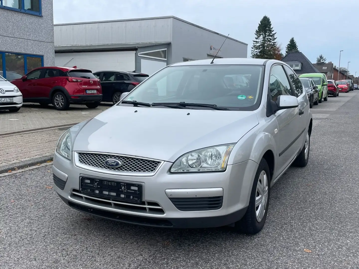 Ford Focus Lim. Trend Silber - 2