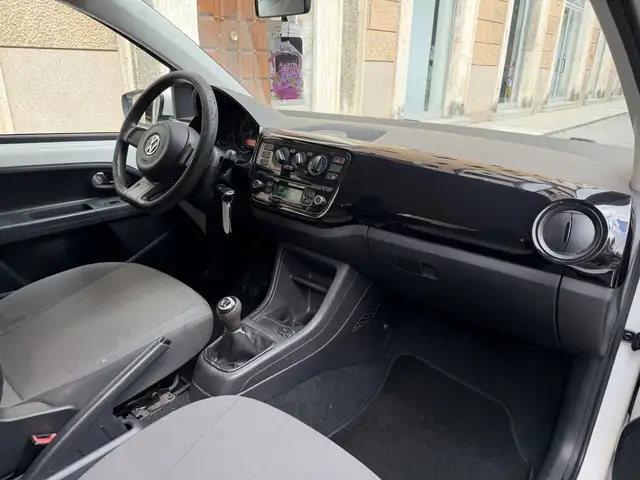 Volkswagen Up! view 10