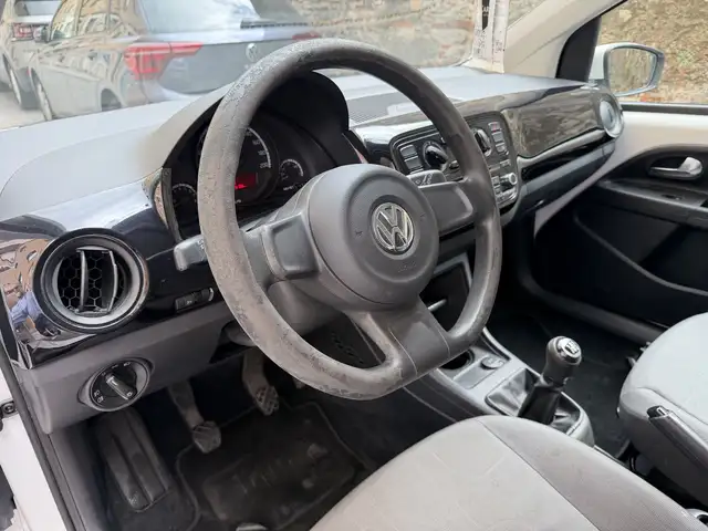Volkswagen Up! view 8