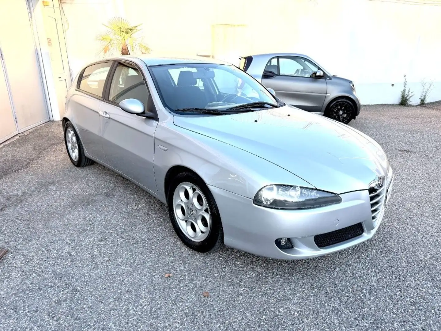 Alfa Romeo 147 1.9 JTD 5 Pt. Distinctive Argento - 1