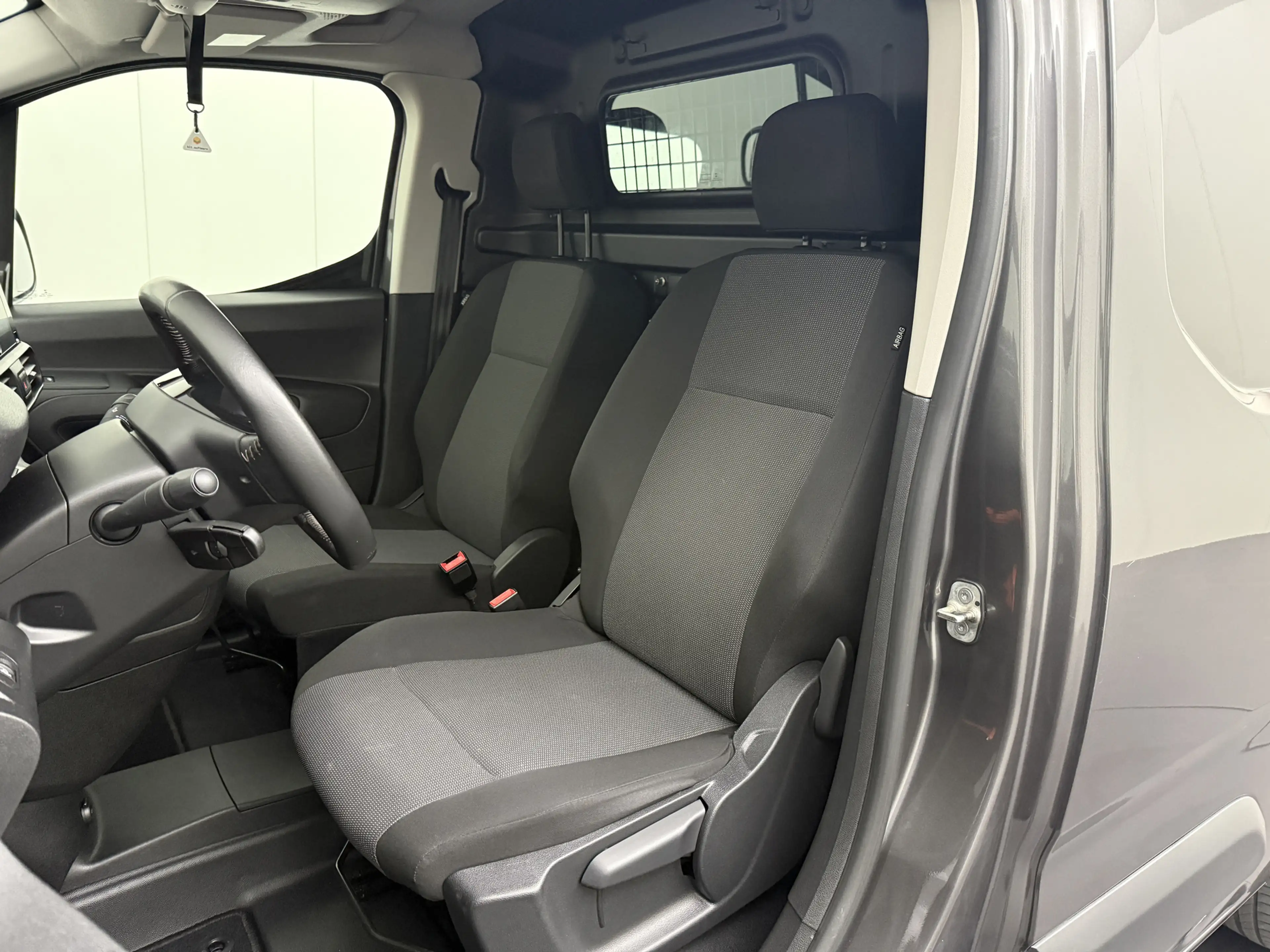 Peugeot Partner 1.2 PureTech Benzine Premium | Marge | Navigatie | — photo 22