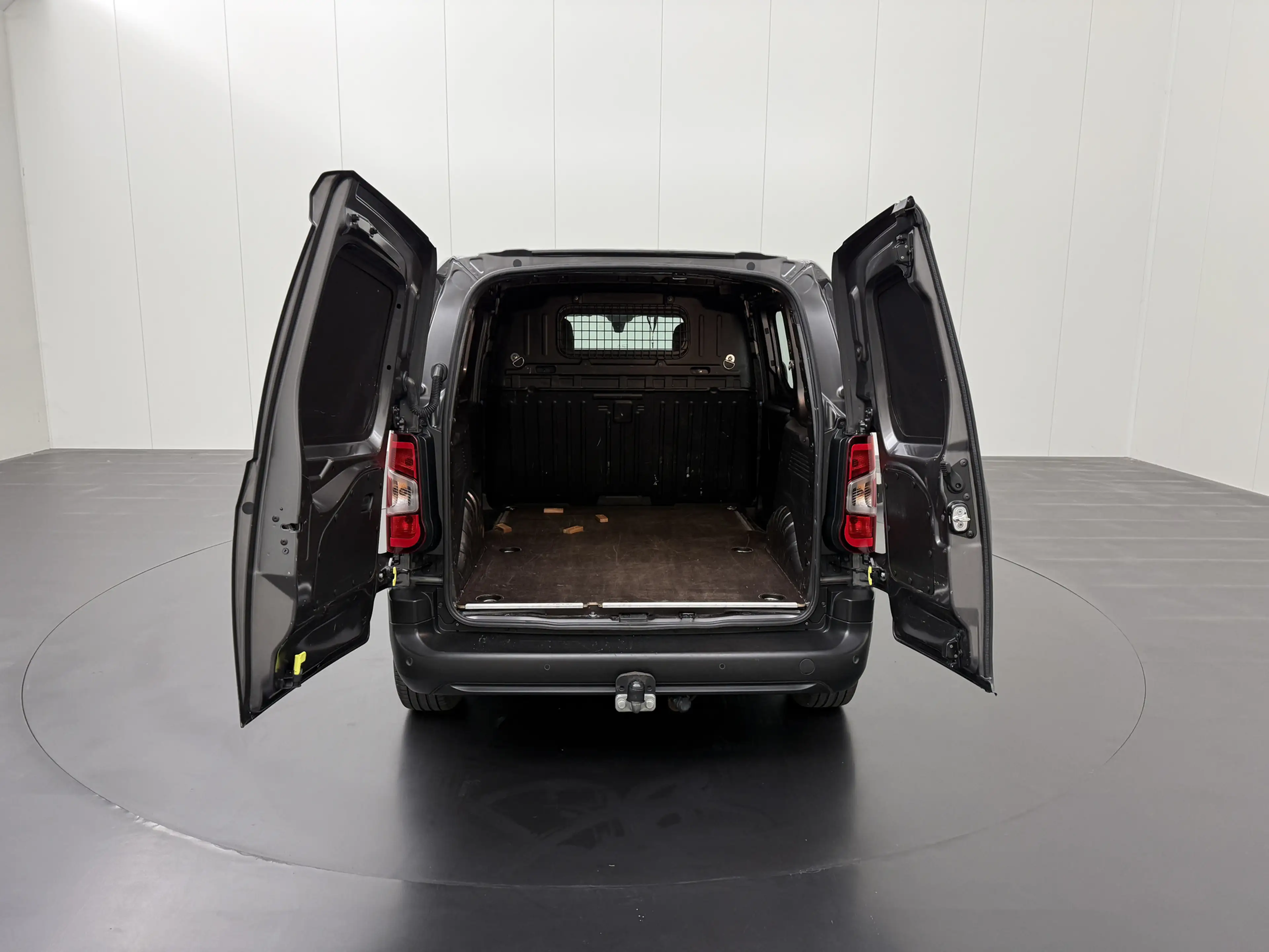 Peugeot Partner 1.2 PureTech Benzine Premium | Marge | Navigatie | — photo 4