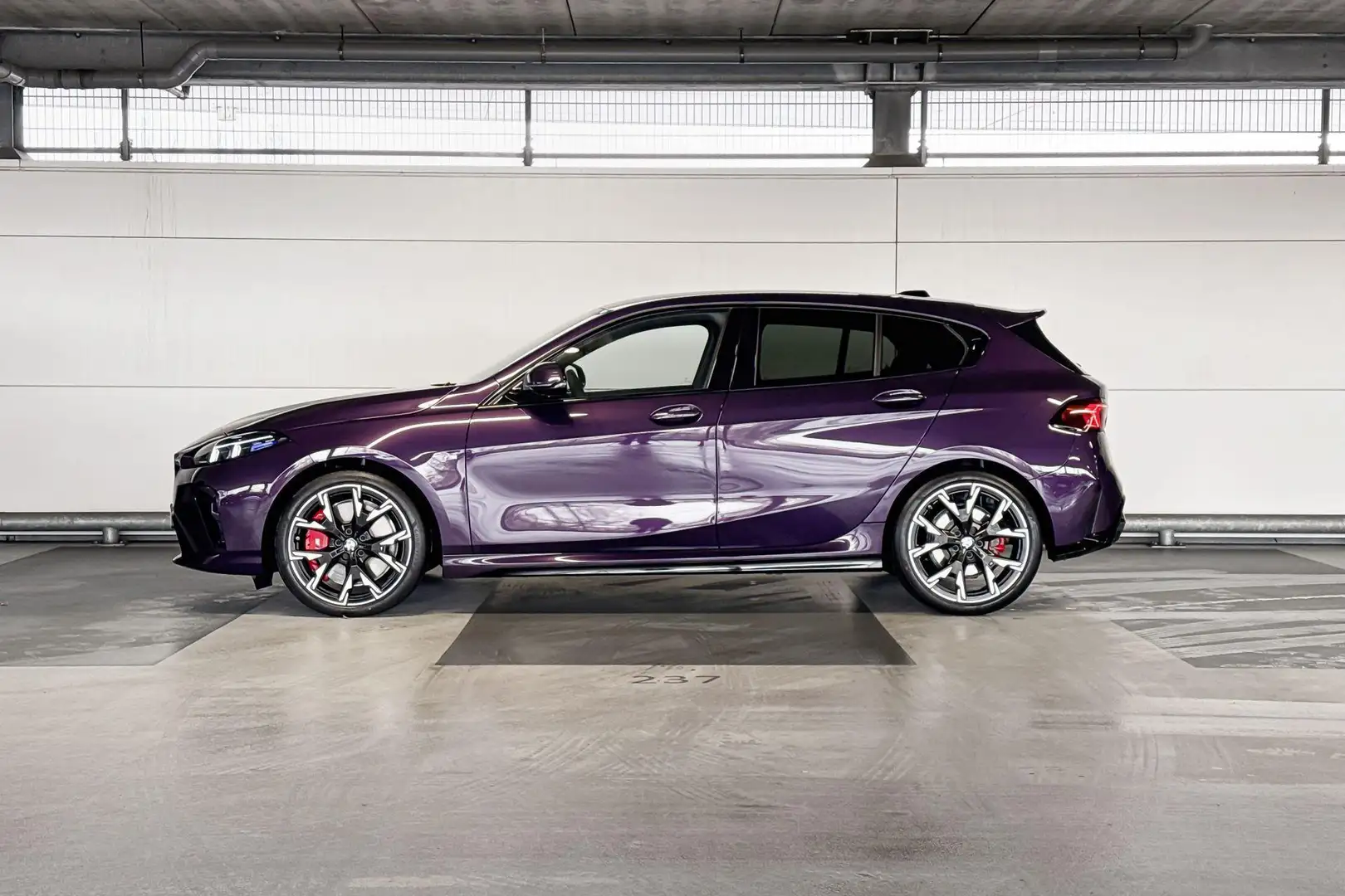 BMW 120 1 Serie M Sport Design Edition | M Sportpakket Pro Paars - 2